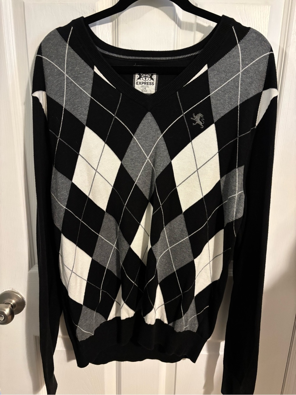 😍Men’s Express Black Gray White Argyle V-Neck Sweater Size Large